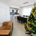 Twin House Πανσιόν 3*