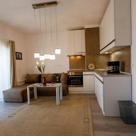 Twin House 3*